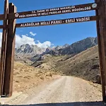Safak Homestay Camardi